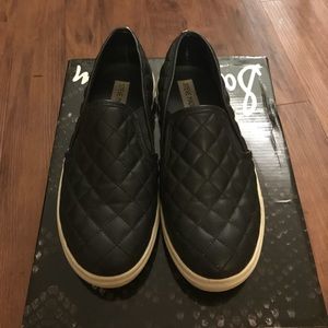 Steve Madden slip one